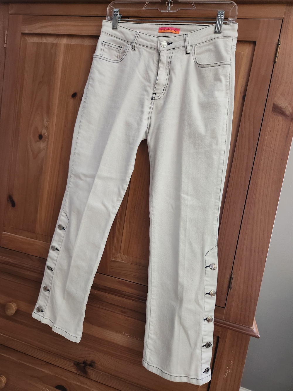 Vilagallo Flare Jeans with Side Button Trim. Size 8